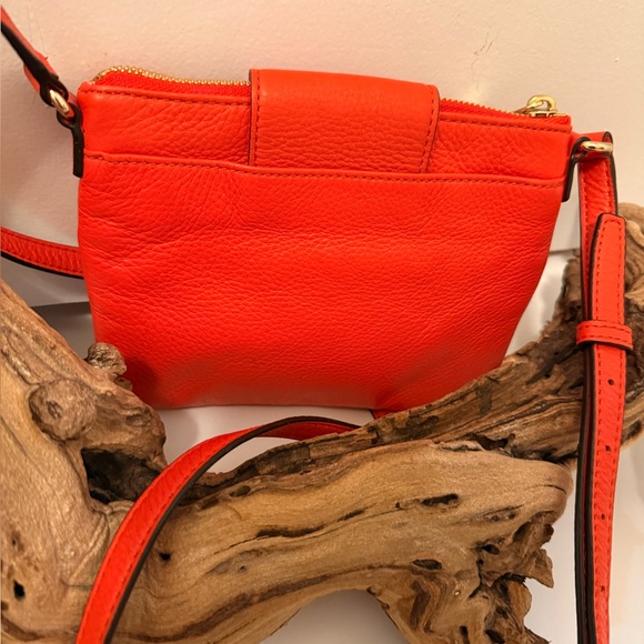 Michael Kors Coral Leather Crossbody with Gold Hardware NWOT+COA - Picture 4 of 12